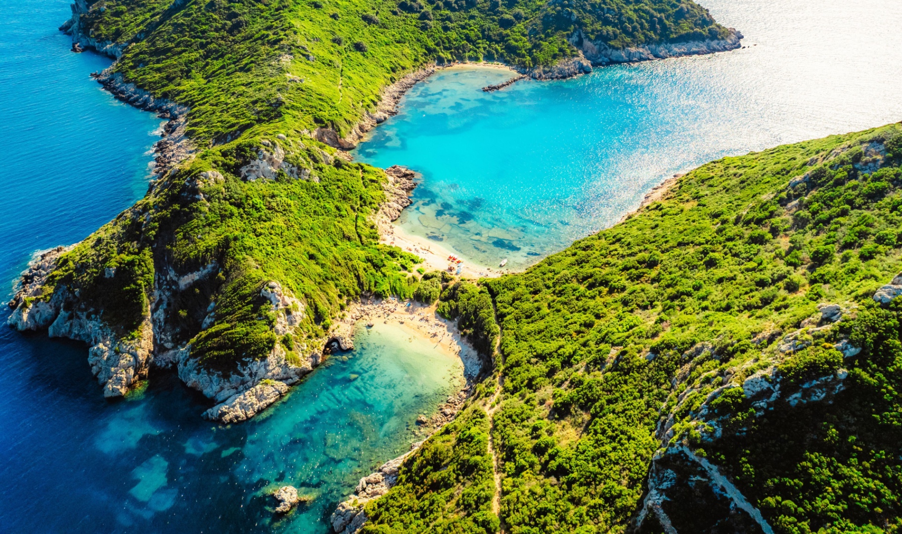 Porto Timoni, Corfù — vista aerea della doppia spiaggia